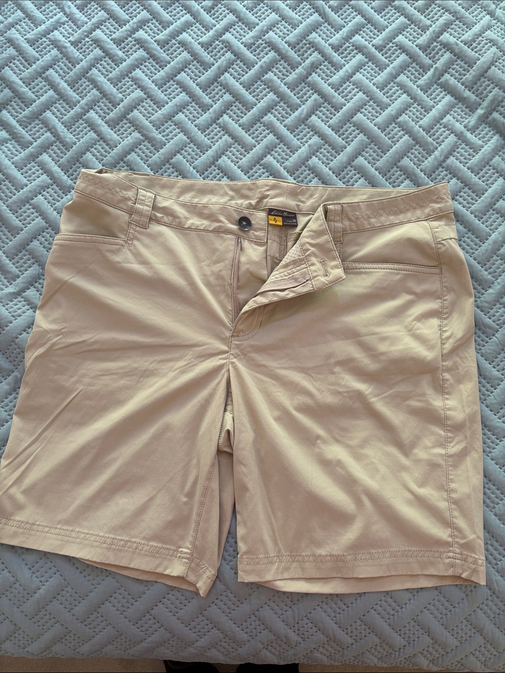 Eddie Bauer Khaki Flat-Front Stretch Shorts 8” inseam Sz14 Women’s